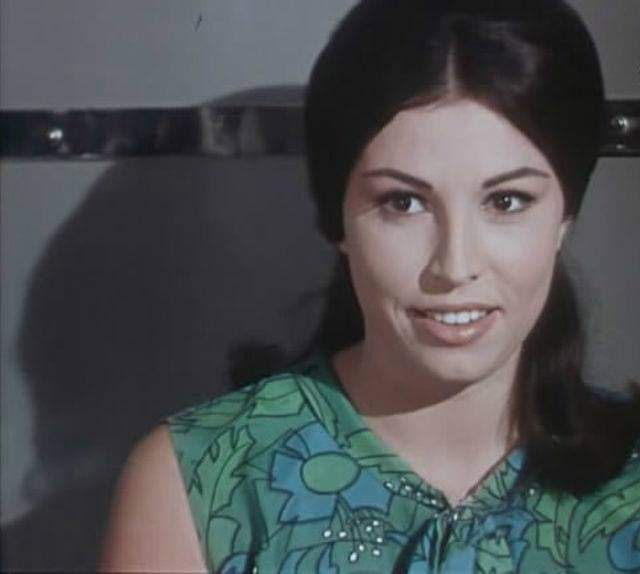 حوار عن الحب والفن.. ظهور اعلامي نادر لـ فريدة بطلة فرقة رضا ببرنامج حديث من مصر - الخليج الان