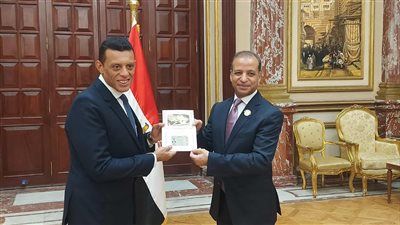 النائب محمد منظور يتسلم كارنيه عضوية مجلس الشيوخ 2025 - الخليج الان