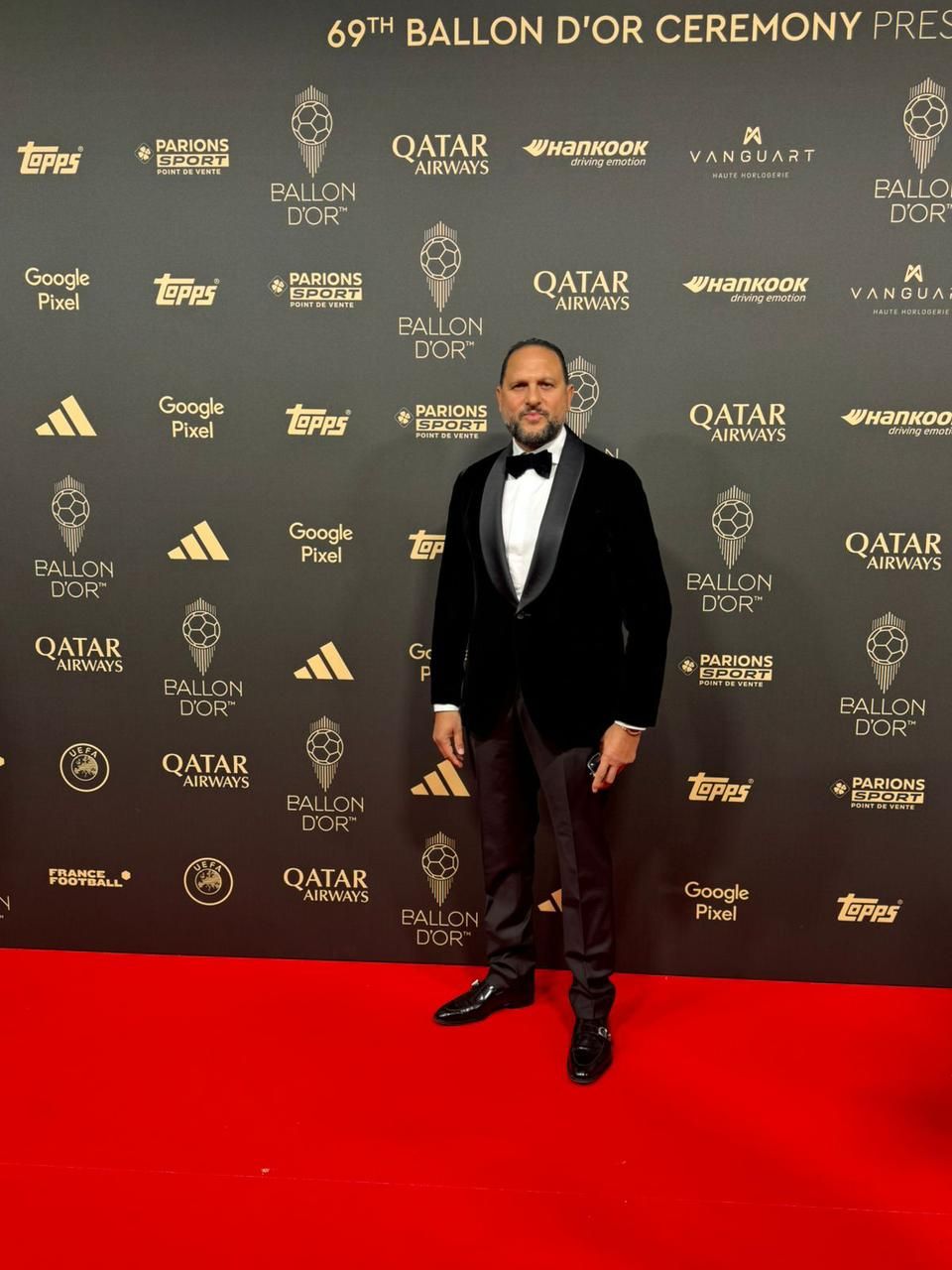 الفنان عماد زيادة ونجله يحضران حفل توزيع جوائز الكرة الذهبية "بالون دور" - الخليج الان