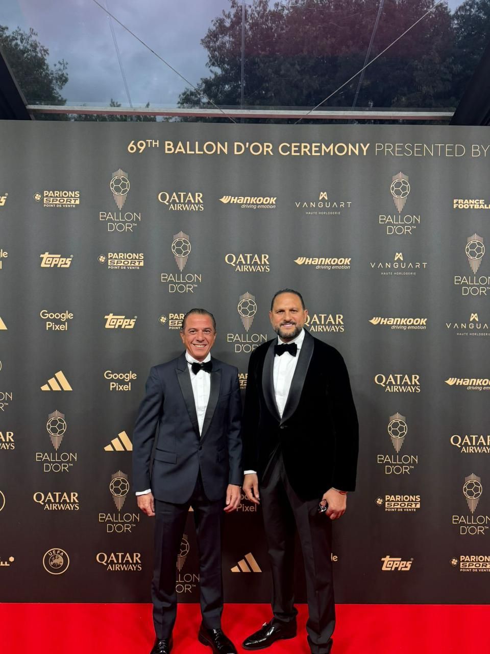 الفنان عماد زيادة ونجله يحضران حفل توزيع جوائز الكرة الذهبية "بالون دور" - الخليج الان