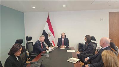 وزير الاتصالات يجري مباحثات مع شركات عالمية في مجالات التعهيد لجذبهم إلى مصر - الخليج الان