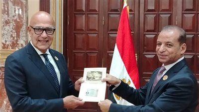 النائب أحمد صبور بعد تسلم بطاقة عضوية الشيوخ: نمر بمرحلة دقيقة تتطلب أن نكون على قدر المسؤولية - الخليج الان