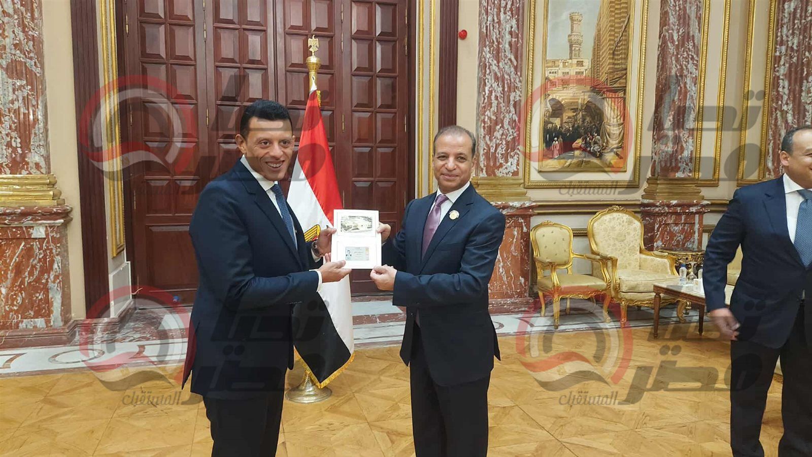 النائب محمد منظور يتسلم كارنيه عضوية مجلس الشيوخ 2025 - الخليج الان