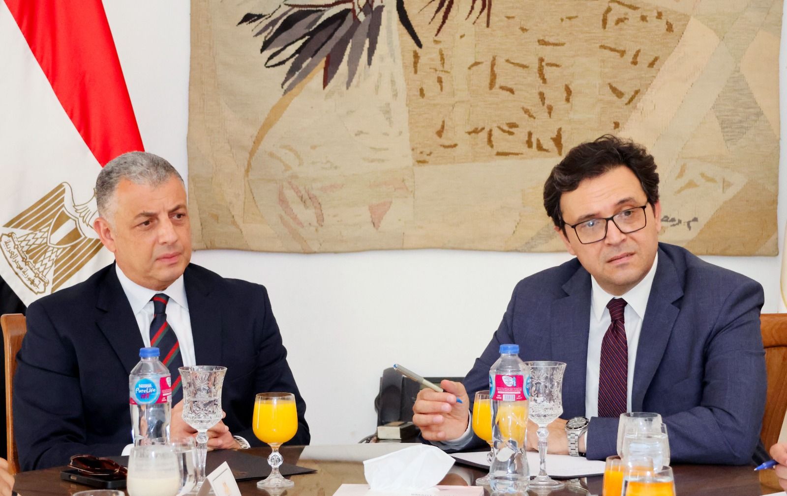 وزير الثقافة ومحافظ الإسماعيلية يبحثان ترتيبات احتفالية "كلثوميات" والدورة الـ25 لمهرجان الفنون الشعبية - الخليج الان