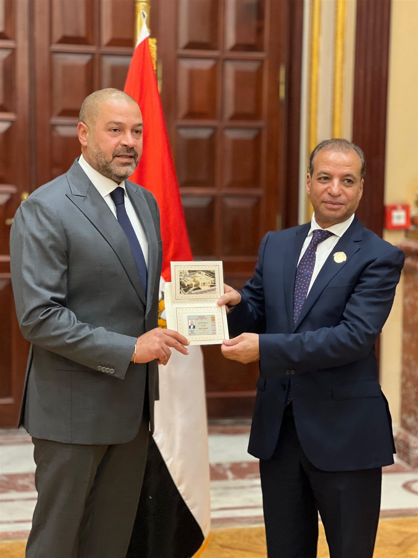 احتفاء خاص بالنائب أحمد دياب أثناء استلامه كارنيه عضوية مجلس الشيوخ 2025 ..صور - الخليج الان