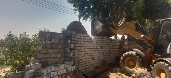 محافظ أسيوط: إزالة 41 حالة تعدي خلال حملات بـ6 مراكز وحي ضمن المرحلة الثانية من الموجة الـ27 - الخليج الان