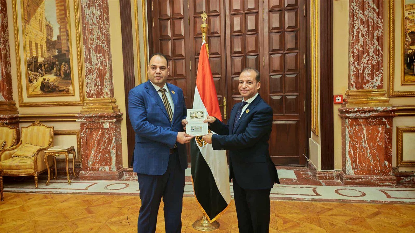 احتفاء خاص بالنائب أحمد دياب أثناء استلامه كارنيه عضوية مجلس الشيوخ 2025 ..صور - الخليج الان