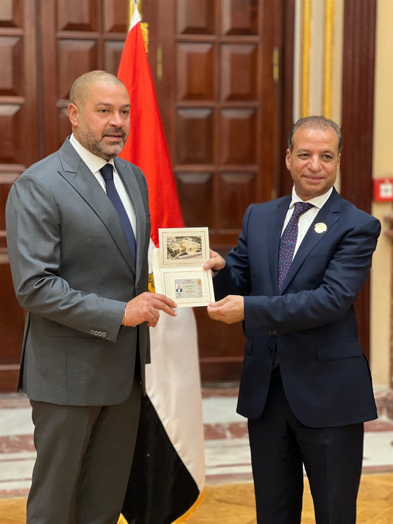 احتفاء خاص بالنائب أحمد دياب أثناء استلامه كارنيه عضوية مجلس الشيوخ 2025 ..صور - الخليج الان