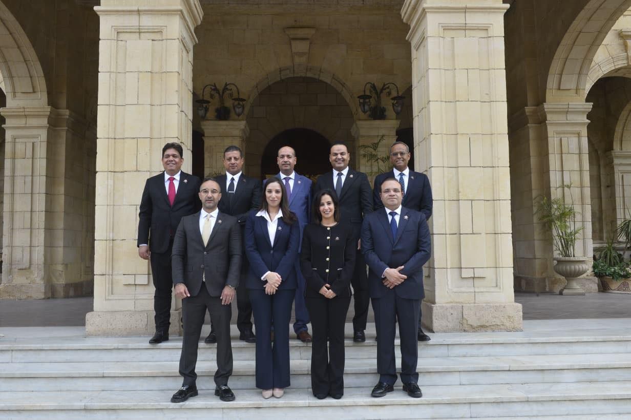 نواب تنسيقية شباب الأحزاب والسياسيين يتسلمون بطاقات عضوية مجلس الشيوخ للفصل التشريعي الثاني - الخليج الان