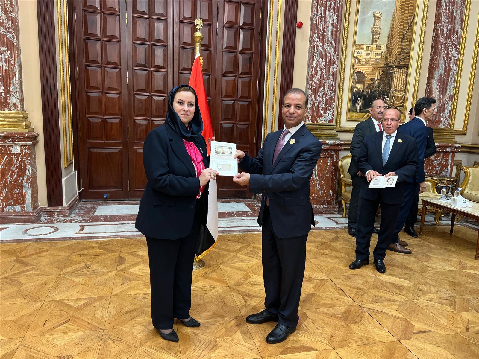 نواب تنسيقية شباب الأحزاب والسياسيين يتسلمون بطاقات عضوية مجلس الشيوخ للفصل التشريعي الثاني - الخليج الان