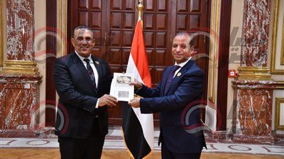 نائب مستقبل وطن عبد القادر الجارحى يتسلم كارنيه عضوية مجلس الشيوخ 2025..صور - الخليج الان