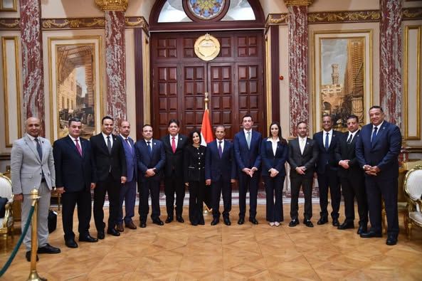 نواب تنسيقية شباب الأحزاب والسياسيين يتسلمون بطاقات عضوية مجلس الشيوخ للفصل التشريعي الثاني - الخليج الان