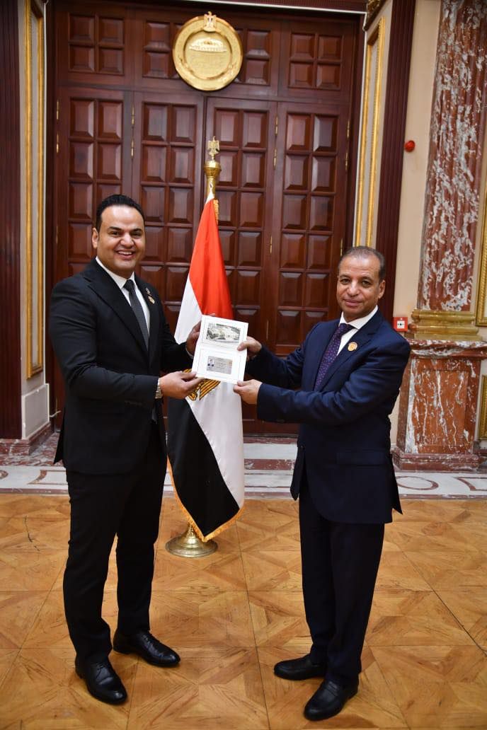 نواب تنسيقية شباب الأحزاب والسياسيين يتسلمون بطاقات عضوية مجلس الشيوخ للفصل التشريعي الثاني - الخليج الان