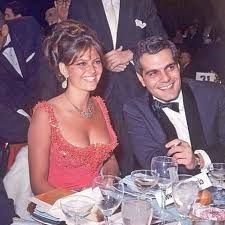 جمعتها علاقة وثيقة بـ عمر الشريف.. أبرز المعلومات عن الفنانة الراحلة كلوديا كاردينالي - الخليج الان