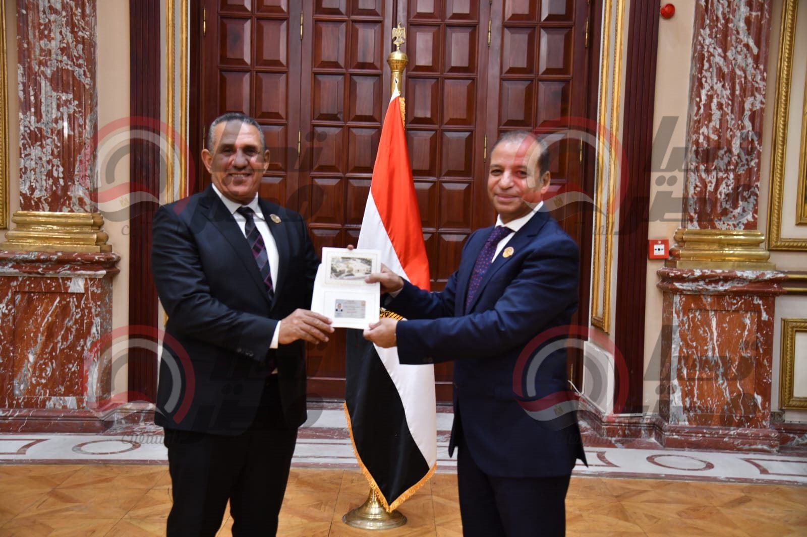 نائب مستقبل وطن عبد القادر الجارحى يتسلم كارنيه عضوية مجلس الشيوخ 2025..صور - الخليج الان