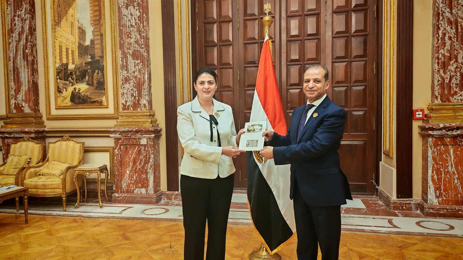 احتفاء خاص بالنائب أحمد دياب أثناء استلامه كارنيه عضوية مجلس الشيوخ 2025 ..صور - الخليج الان