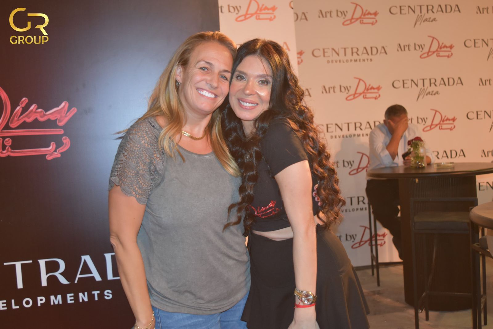 بحضور والدتها وأول ظهور لنجلها علي.. دينا تفتتح أول أكاديمية تعليم فنون الرقص في مصر - الخليج الان