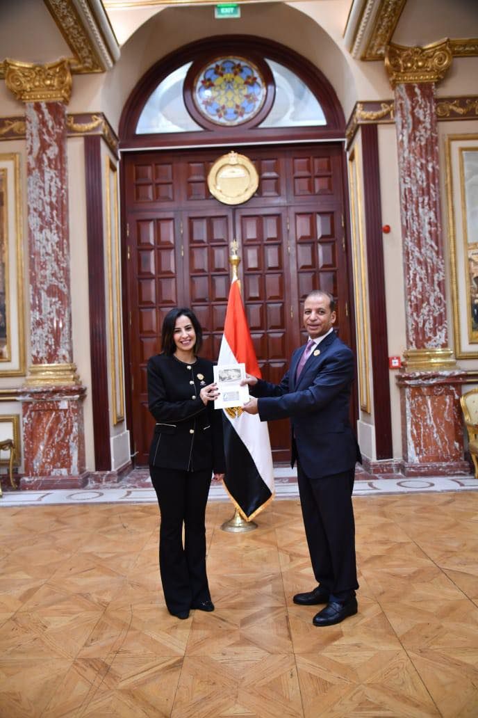 نواب تنسيقية شباب الأحزاب والسياسيين يتسلمون بطاقات عضوية مجلس الشيوخ للفصل التشريعي الثاني - الخليج الان