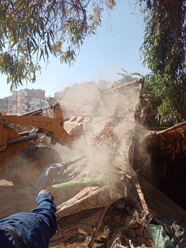 محافظ أسيوط: إزالة 41 حالة تعدي خلال حملات بـ6 مراكز وحي ضمن المرحلة الثانية من الموجة الـ27 - الخليج الان