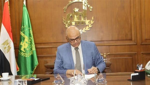 محافظ القليوبية يوجه بالالتزام بالمواعيد الشتوية لفتح وغلق المحال التجارية