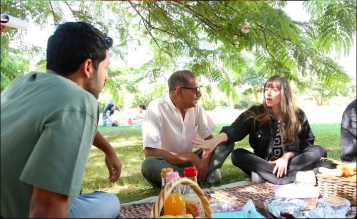 يناقش قضية النصب الإلكتروني.. صور جديدة من كواليس مسلسل لينك لـ رانيا يوسف - الخليج الان