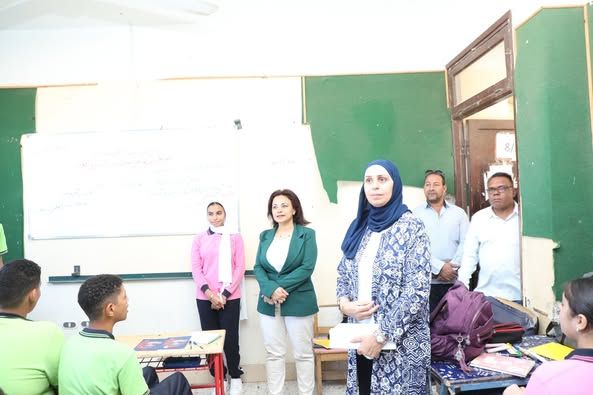 نائب محافظ البحر الأحمر تتفقد سير العملية التعليمية ببعض مدارس الغردقة - الخليج الان