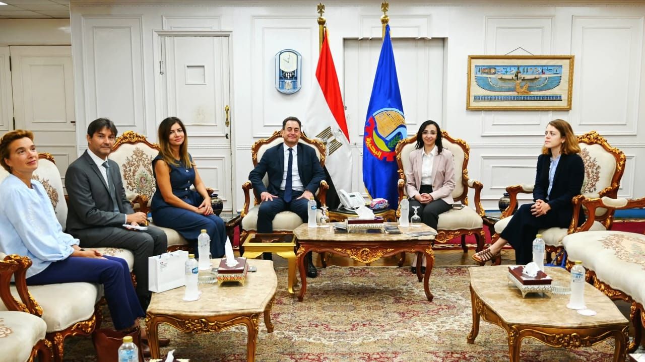 محافظ البحيرة تستقبل السفير الفرنسي في زيارة رسمية تشمل تفقد مشروعات خدمية وأثرية - الخليج الان