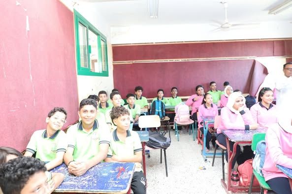 نائب محافظ البحر الأحمر تتفقد سير العملية التعليمية ببعض مدارس الغردقة - الخليج الان