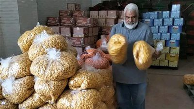 ضبط ٨ طن مواد غذائية مجهولة المصدر بمدينة العاشر من رمضان - الخليج الان