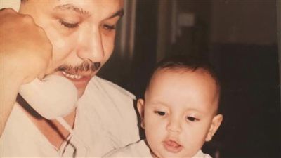 أحمد خالد صالح يرثي والديه بكلمات مؤثرة: لي أم وأب يعادلان وزن الأرض - الخليج الان