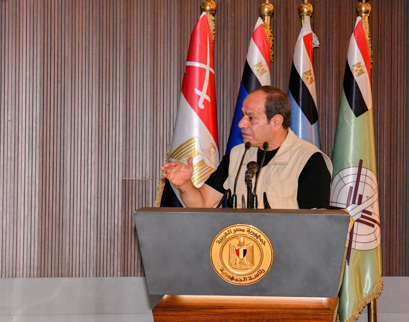 الرئيس السيسي يؤدي صلاة الفجر مع طلاب الأكاديمية العسكرية ويتابع الأنشطة التدريبية لهم - الخليج الان