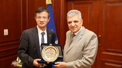 الفريق أسامة ربيع يبحث مع شركة CSTC الصينية تطوير ترسانات هيئة قناة السويس - الخليج الان