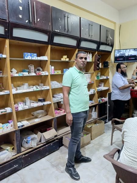 ضبط أدوية منتهية الصلاحية داخل صيدلية غير مرخصة بقرية بني شعران التابعة لمركز منفلوط - الخليج الان