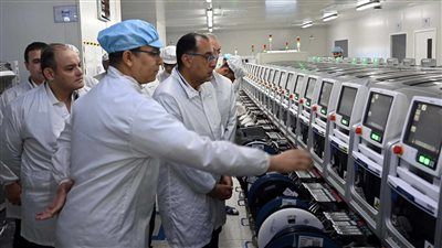 لماذا الهاتف الذي يبلغ سعره 60 ألف يباع في مصر بـ100 ألف جنيه.. تفاصيل - الخليج الان