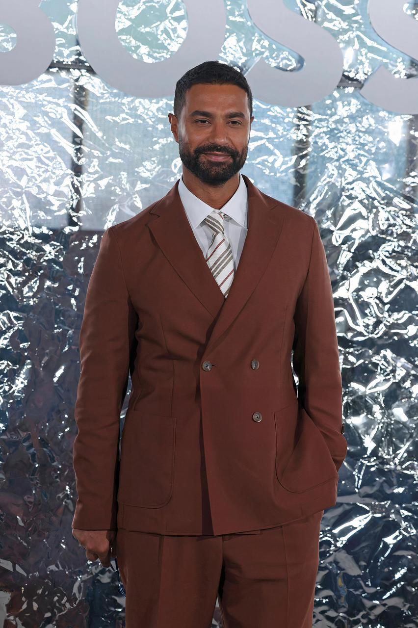 ضمن أسبوع الموضة بميلانو.. كريم فهمي الممثل العربي الوحيد في عرض BOSS Runway Show - الخليج الان