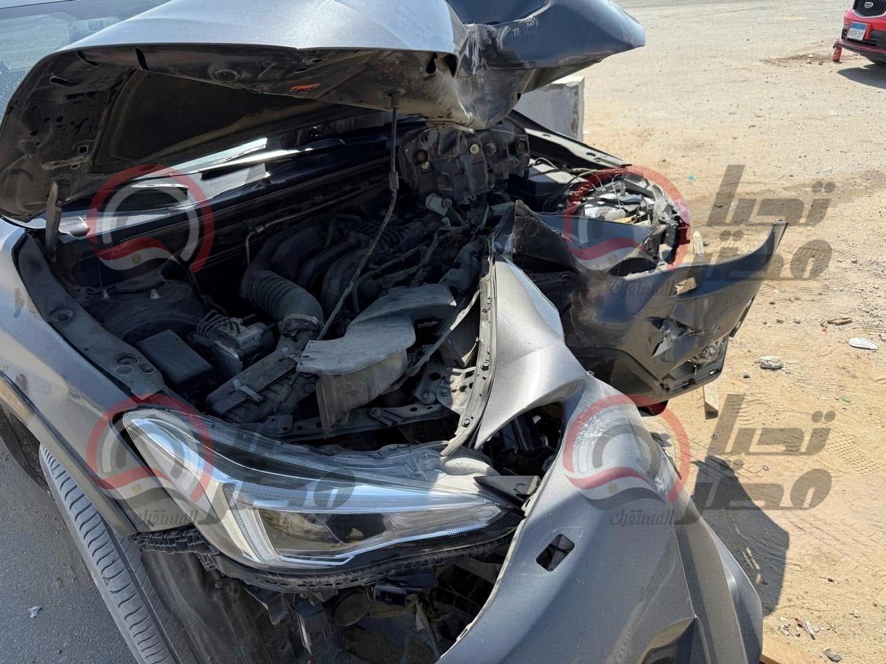 بالصور.. نجاة الفنان أحمد السقا من حادث سير خطير وتهشم سيارته - الخليج الان