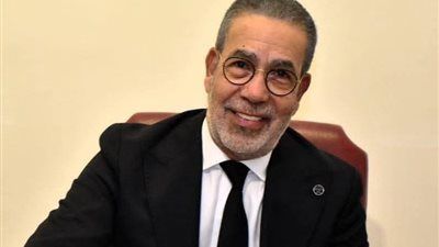 مدحت العدل: دورة هذا العام من مؤتمر أدباء مصر تؤكد أهمية دور الأدب والدراما كقوة ناعمة لمصر - الخليج الان