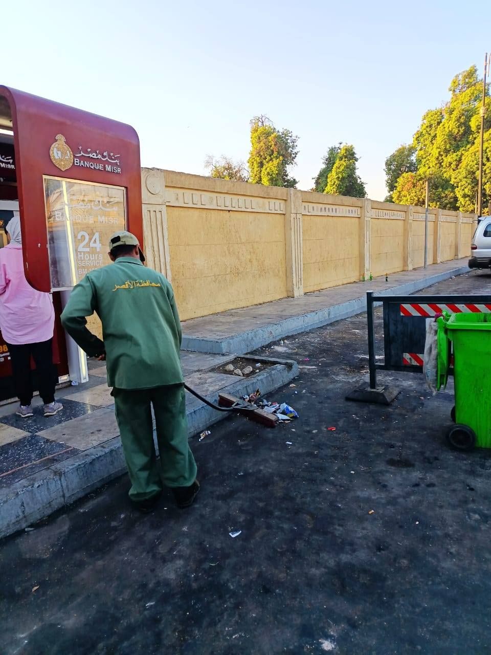 قد تكون صورة ‏‏‏شخصين‏، و‏شارع‏‏ و‏نص‏‏