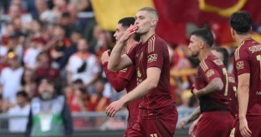 روما تواجه هيلاس فيرونا في مباراة حاسمة على قمة الدوري الإيطالي