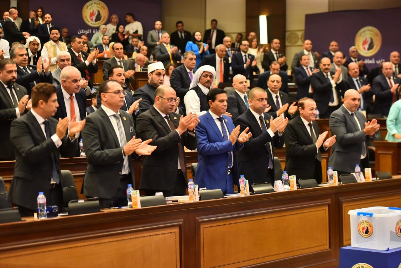 حماة الوطن يعقد المؤتمر العام غير العادي.. والفريق محمد عباس حلمي رئيسا للحزب - الخليج الان