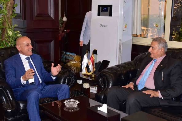 محافظ الأقصر يستقبل مدير صندوق مكتبات مصر العامة ويؤكد أهمية نشر الثقافة ودعم السياحة - الخليج الان