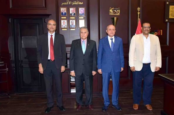 محافظ الأقصر يستقبل مدير صندوق مكتبات مصر العامة ويؤكد أهمية نشر الثقافة ودعم السياحة - الخليج الان