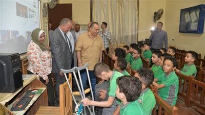 محافظ أسيوط يتابع انتظام العملية التعليمة ويتفقد مدرسة بدر الرسمية للغات بحي شرق ويشيد بتطوير معامل الصوتيات والحاسب الآلي - الخليج الان