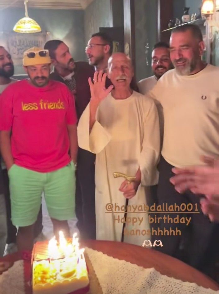 خلال الكواليس.. أبطال وصناع مسلسل قسمة العدل يحتفلون بـ عيد ميلاد المنتج هاني عبد الله - الخليج الان