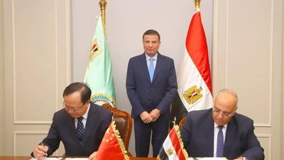 وزير الزراعة يشهد توقيع بروتوكول تعاون بين «بحوث الصحراء» و«الأكاديمية الصينية للعلوم» لتبادل الخبرات - الخليج الان