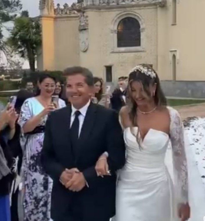 كالأميرات.. شاهد وليد توفيق يحتفل بزفاف ابنته في إسبانيا - الخليج الان