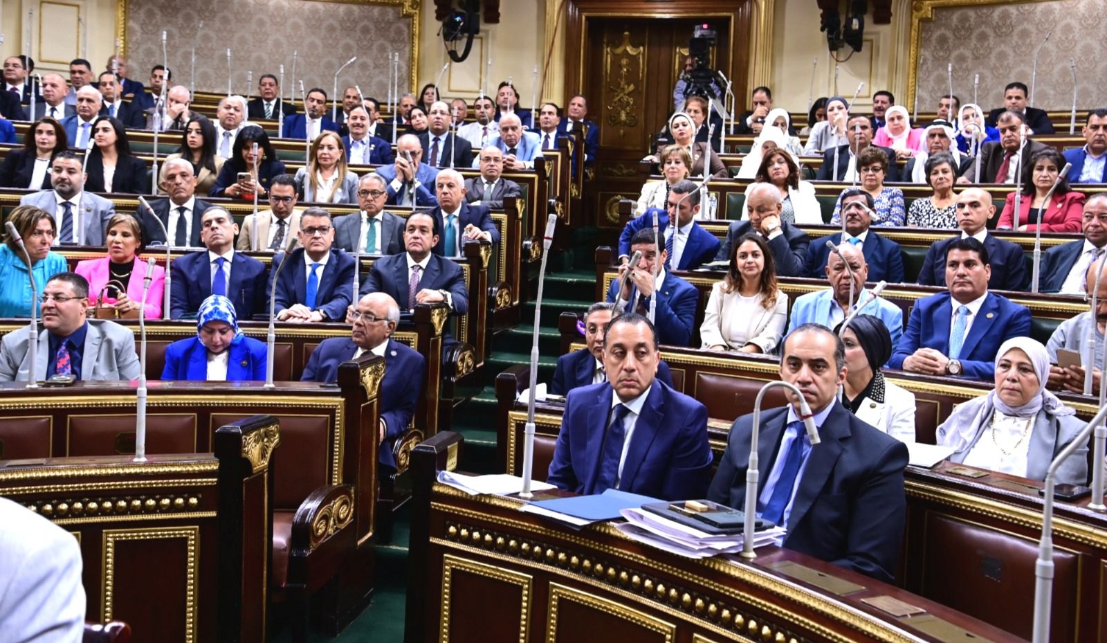 جبالي في الجلسة الافتتاحية للنواب: نجدد الاصطفاف والوقوف خلف الرئيس السيسي لما يقدمه لمصر على كافة المستويات - الخليج الان