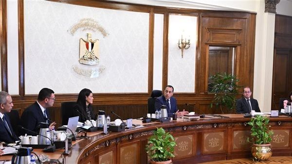 مدبولي يتابع موقف المشروعات الجاري تنفيذها بالتعاون بين الإسكان والهيئة الهندسية للقوات المسلحة