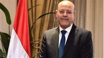 وزير العمل: أي واحد عنده سيدة أجنبية تعمل بالمنزل يسرع في تقديم طلب لوزارة العمل ويحصل على تصريح عمل سنوي بـ 2500 جنيه - الخليج الان
