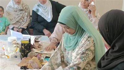 بمشاركة 60 سيدة .. "أيادي مصر" تنظم ورش تدريبية مجانية للحرف اليدوية بمركز البياضية في الأقصر بالتعاون مع وحدة السكان - الخليج الان